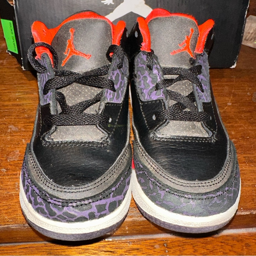 Kids Jordan 3 sneakers size 9.5 - Picture 2 of 8